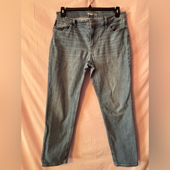 Old Navy Boyfriend Mid- Rise Jeans - Picture 1 of 10
